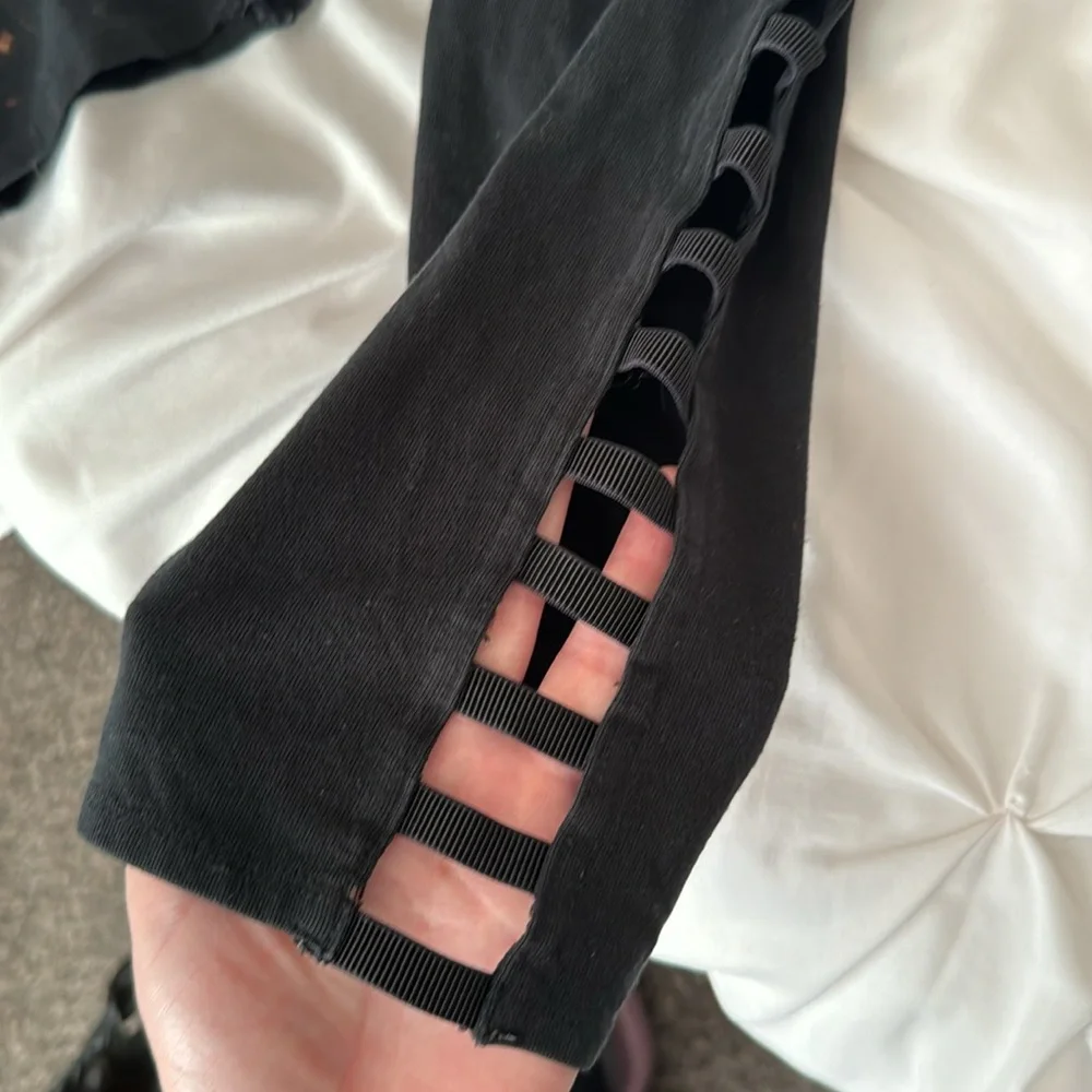 Victoria’s Secret Sport - black leggings with leg detail - Picture 2 of 4